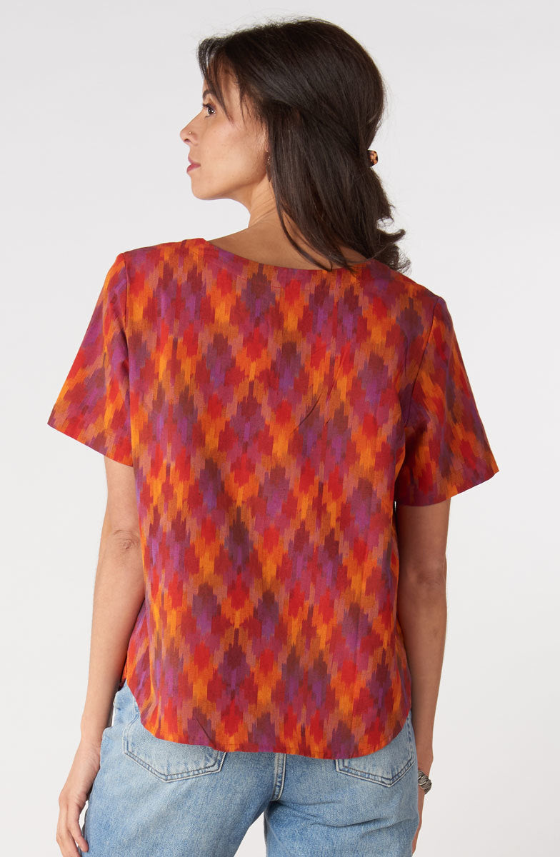 Farah Ikat Short-Sleeve Notch-Neck Top - Fire red/Multi
