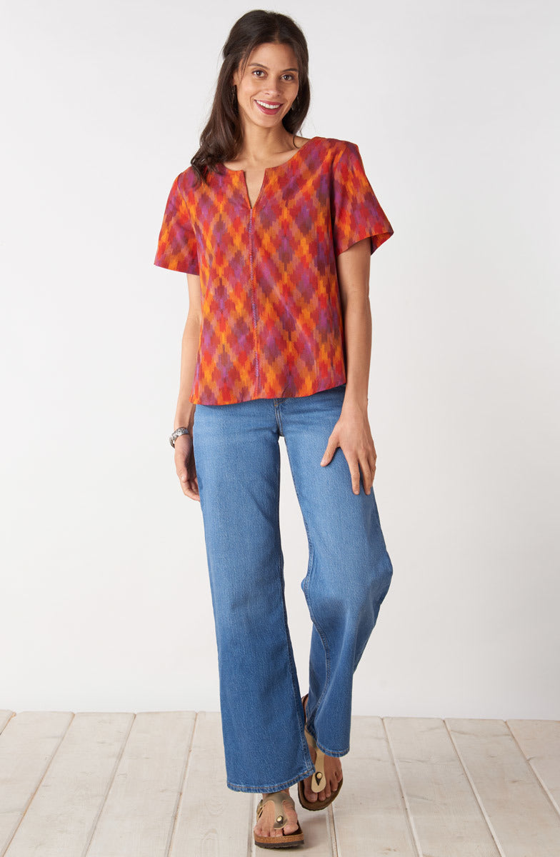 Farah Ikat Short-Sleeve Notch-Neck Top - Fire red/Multi