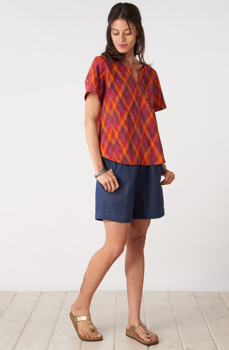 Farah Ikat Short-Sleeve Notch-Neck Top - Fire red/Multi