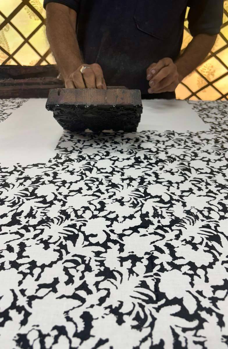 Aashna Organic Cotton High-Low Hem Button-Down Shirt - White/Black